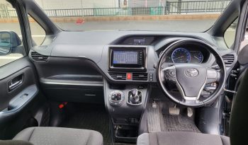 
									Toyota Voxy 1.8 Hybrid Automatic 2015 full								