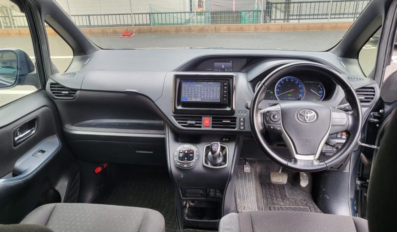 
								Toyota Voxy 1.8 Hybrid Automatic 2015 full									