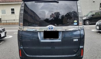 
									Toyota Voxy 1.8 Hybrid Automatic 2015 full								