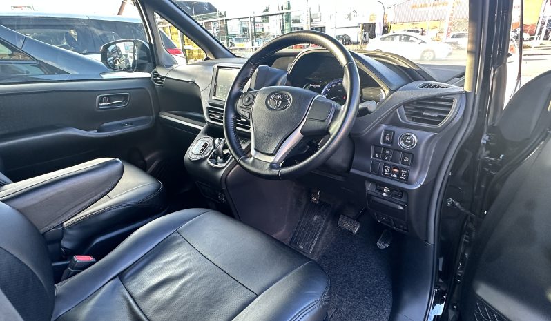 
								Toyota Voxy 1.8 Hybrid Auto Face lift 58K (2016) 5 door full									