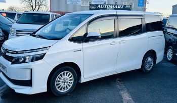 
									Toyota Voxy 1.8 Hybrid Automatic 7 Seater 2015 5door full								