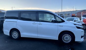 
									Toyota Voxy 1.8 Hybrid Automatic 7 Seater 2015 5door full								