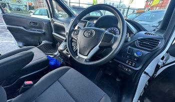 
									Toyota Voxy 1.8 Hybrid Automatic 7 Seater 2015 5door full								