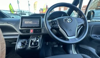 
									Toyota Voxy 1.8 Hybrid Automatic 7 Seater 2015 5door full								