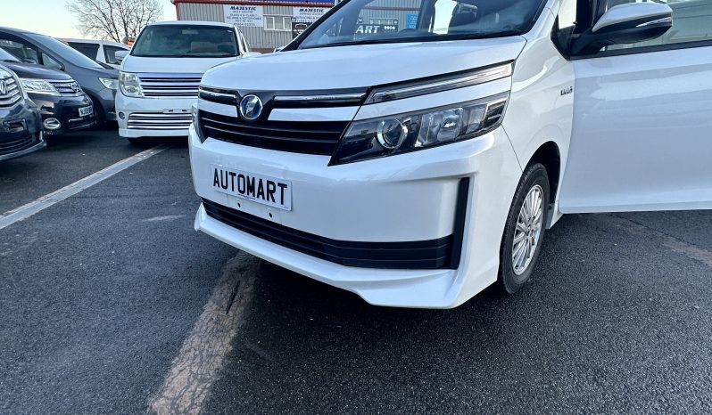 
								Toyota Voxy 1.8 Hybrid Automatic 7 Seater 2015 5door full									